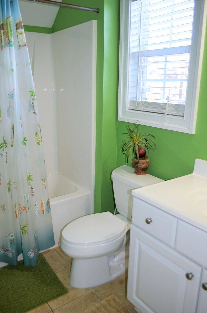 Bedroom 6 Bathroom with Shower/Tub Combo Bedroom 6 Bathroom with Shower/Tub Combo