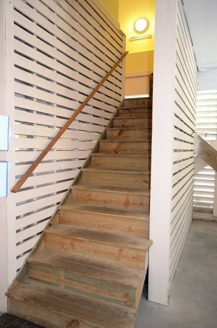 Stairway to Enter 1464 Stairway to Enter 1464