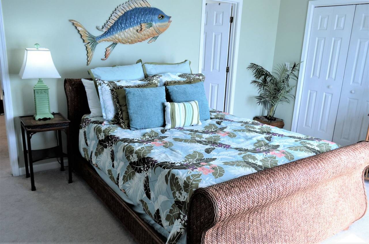 Bedroom 2 Up - 1 Queen Bed Bedroom 2 Up - 1 Queen Bed