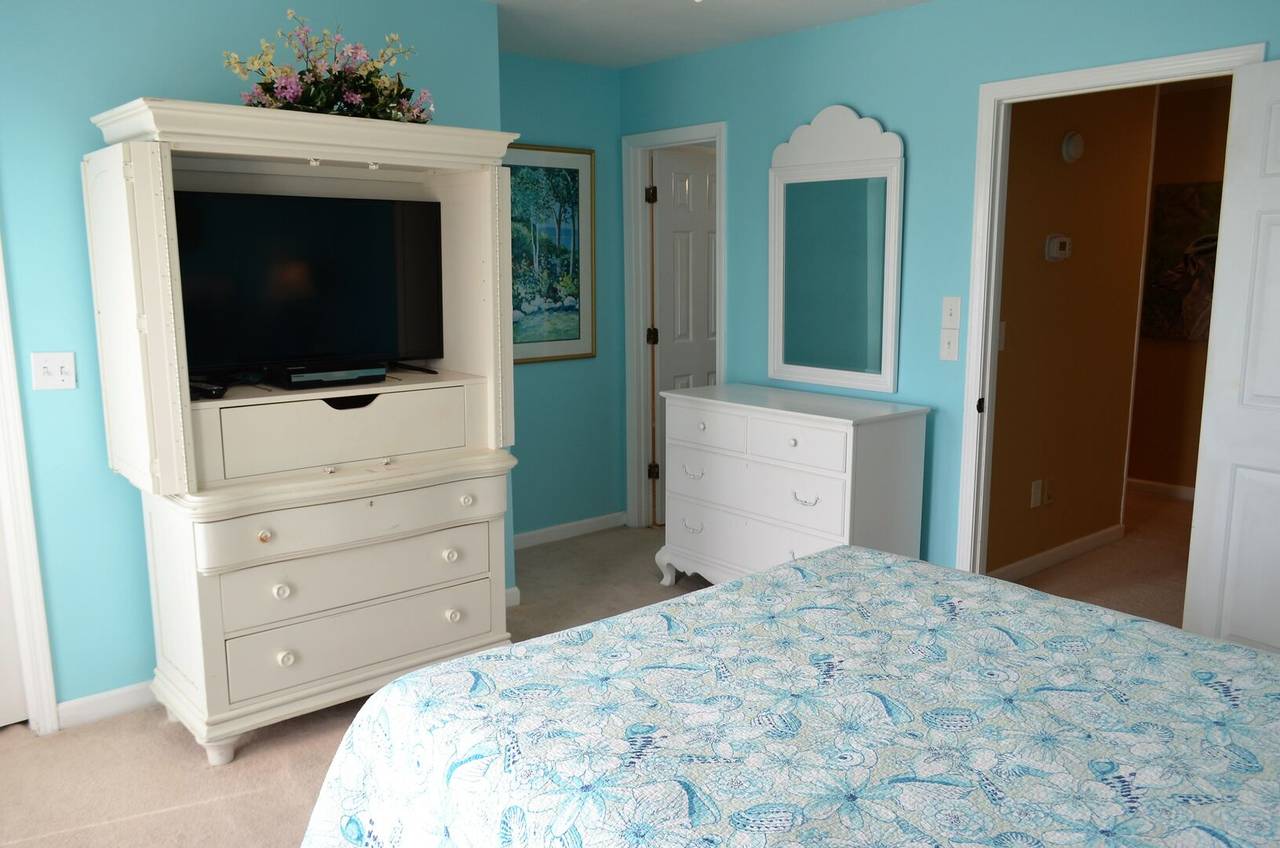 Bedroom 3 with flat screen TV Bedroom 3 with flat screen TV