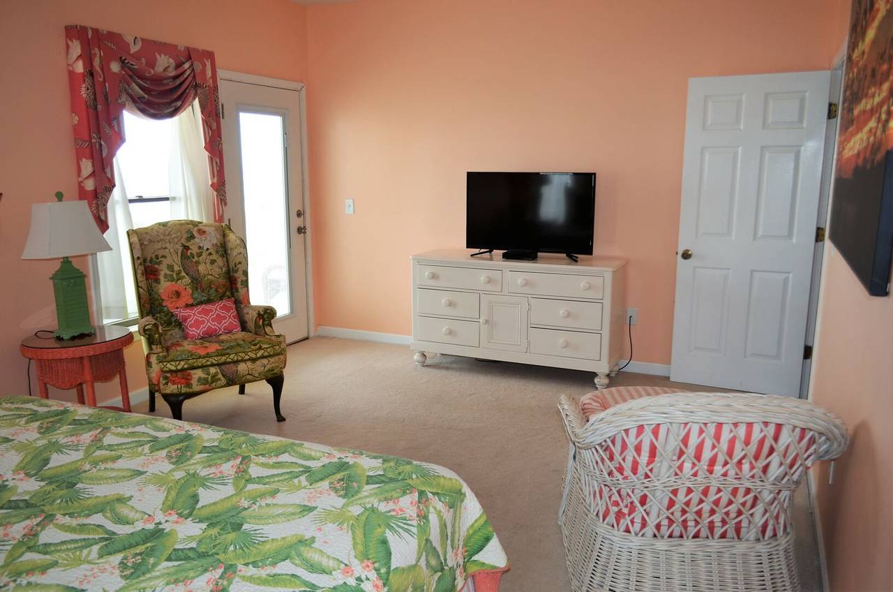Bedroom 5 with Flat Screen TV & Porch Access Bedroom 5 with Flat Screen TV & Porch Access