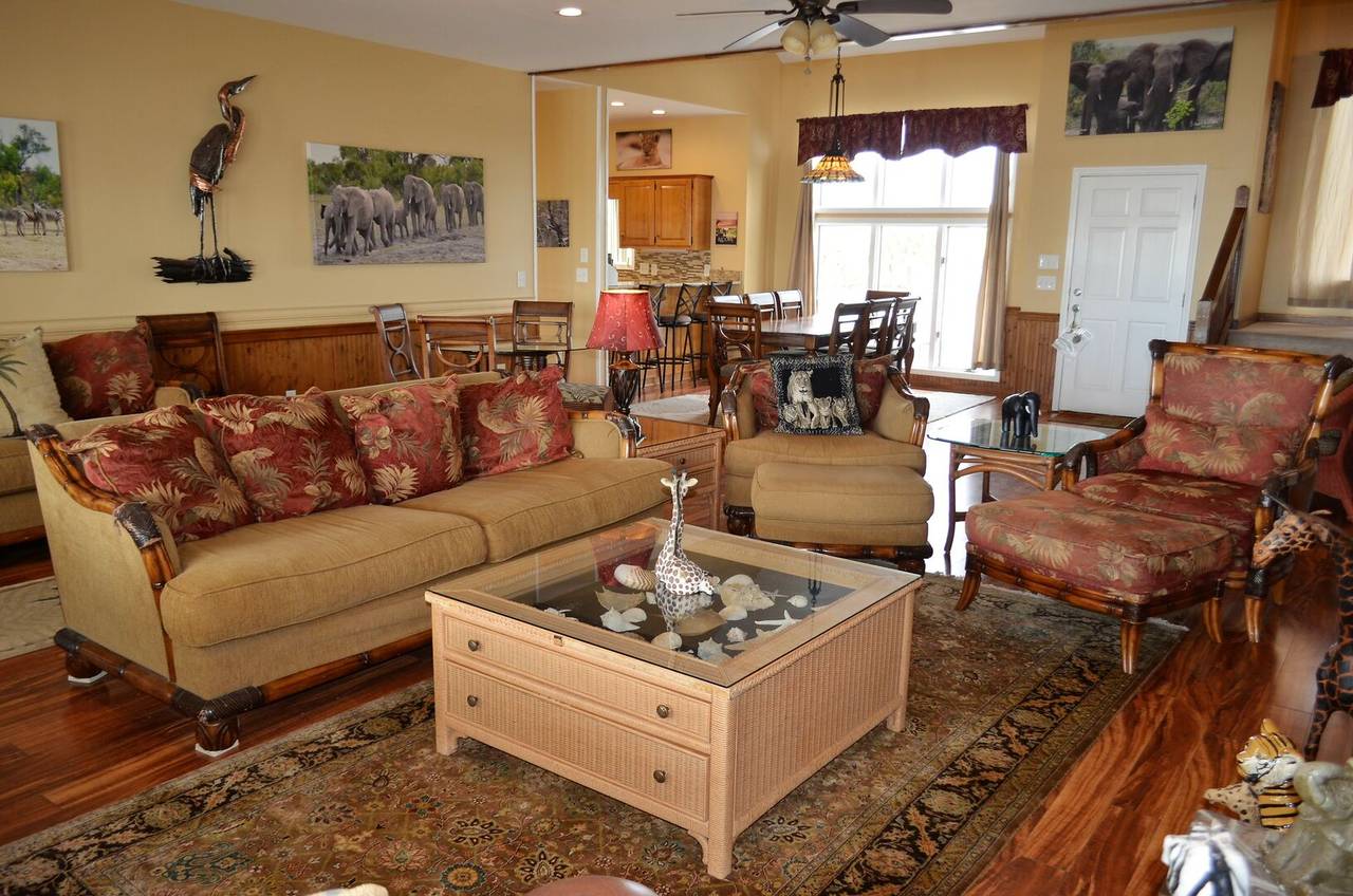 Spacious Living Area Spacious Living Area