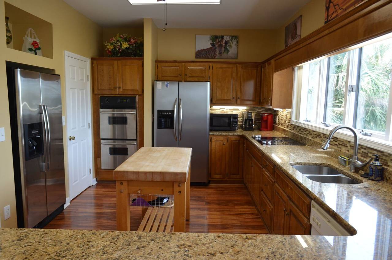 Fully Equipped Kitchen with double refrigerators and ovens Fully Equipped Kitchen with double refrigerators and ovens