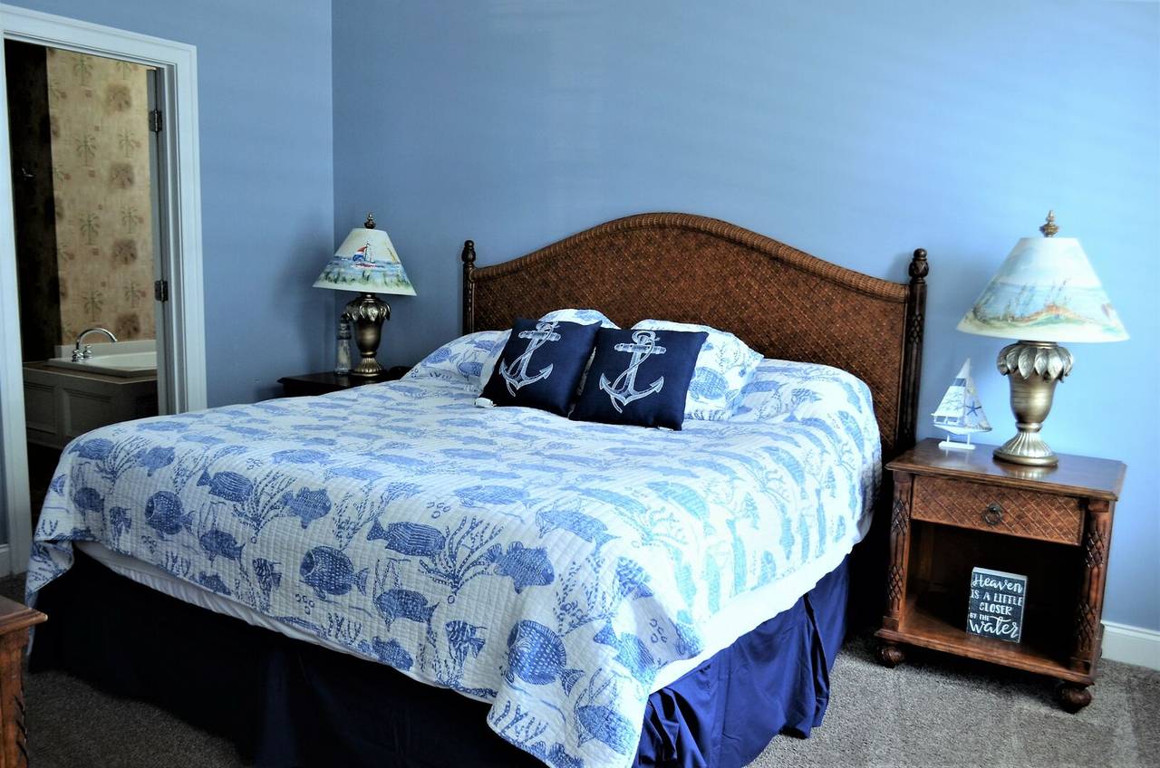 Bedroom 1 Down - 1 King Bed Bedroom 1 Down - 1 King Bed