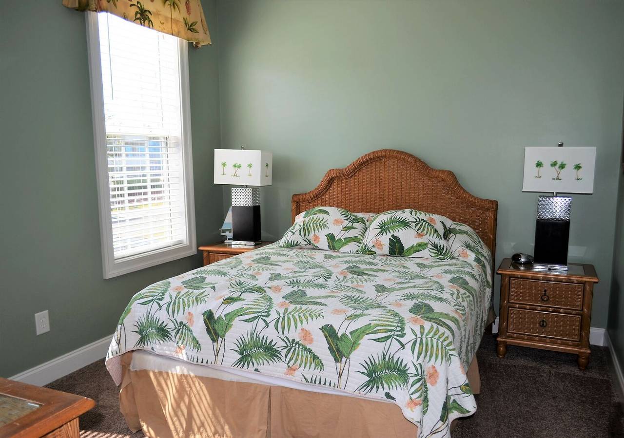 Bedroom 2 Down - 1 Queen Bed Bedroom 2 Down - 1 Queen Bed