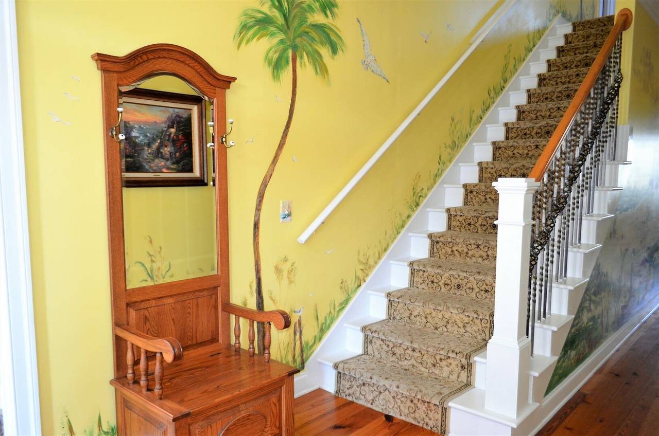 Stairway to 5 Upstairs Bedrooms & 5 Bathrooms Stairway to 5 Upstairs Bedrooms & 5 Bathrooms