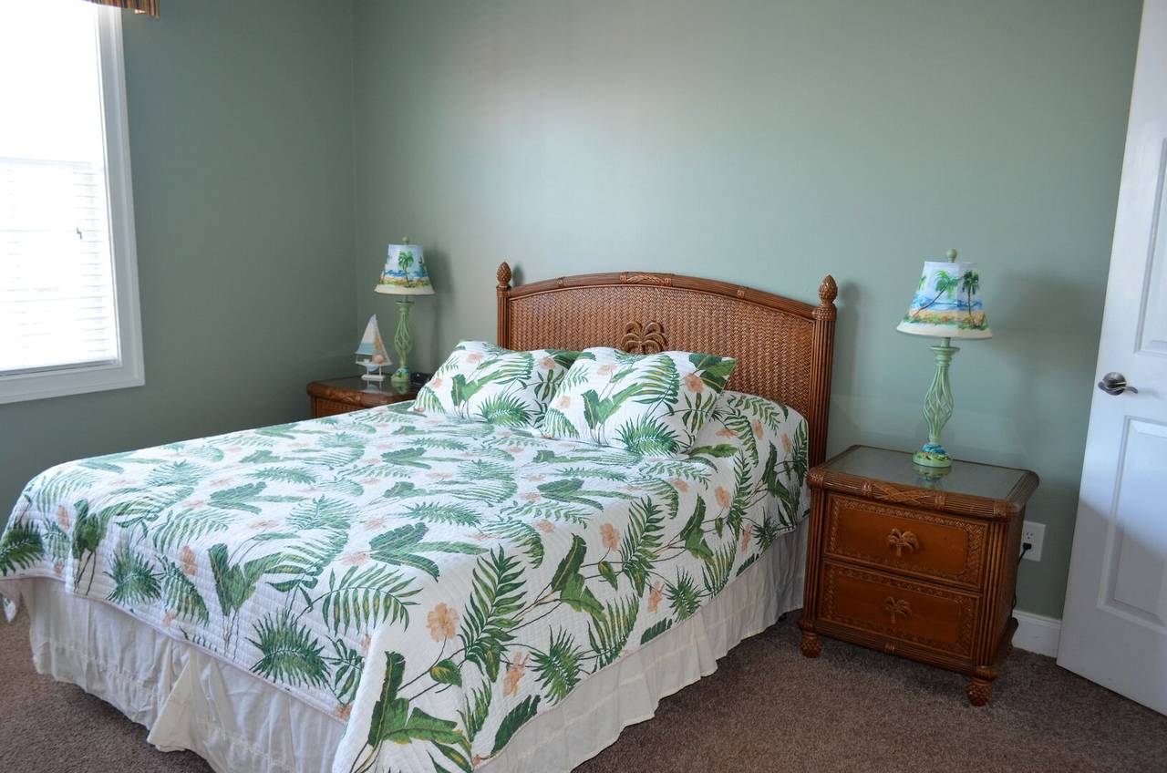 Bedroom 6 Up - 1 Queen Bed Bedroom 6 Up - 1 Queen Bed