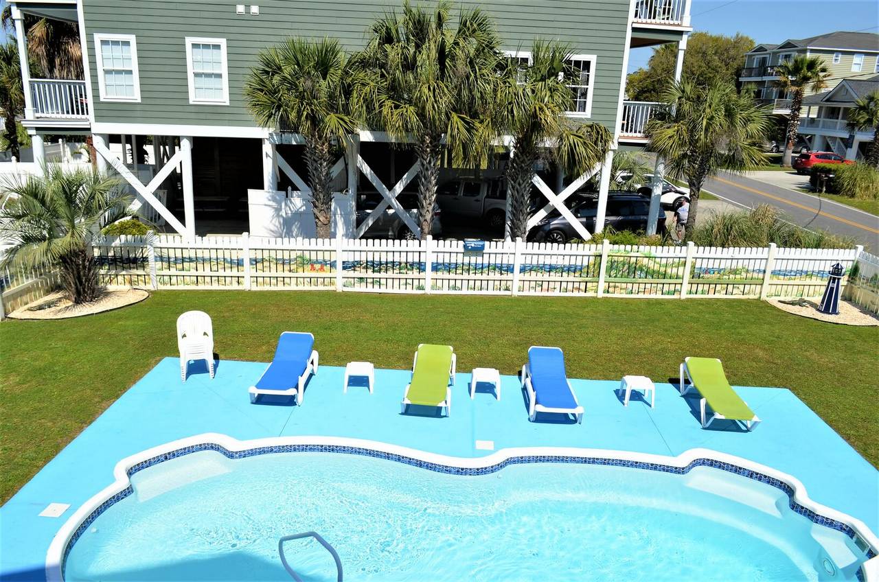 Soak up the sun lounging at the pool! Soak up the sun lounging at the pool!