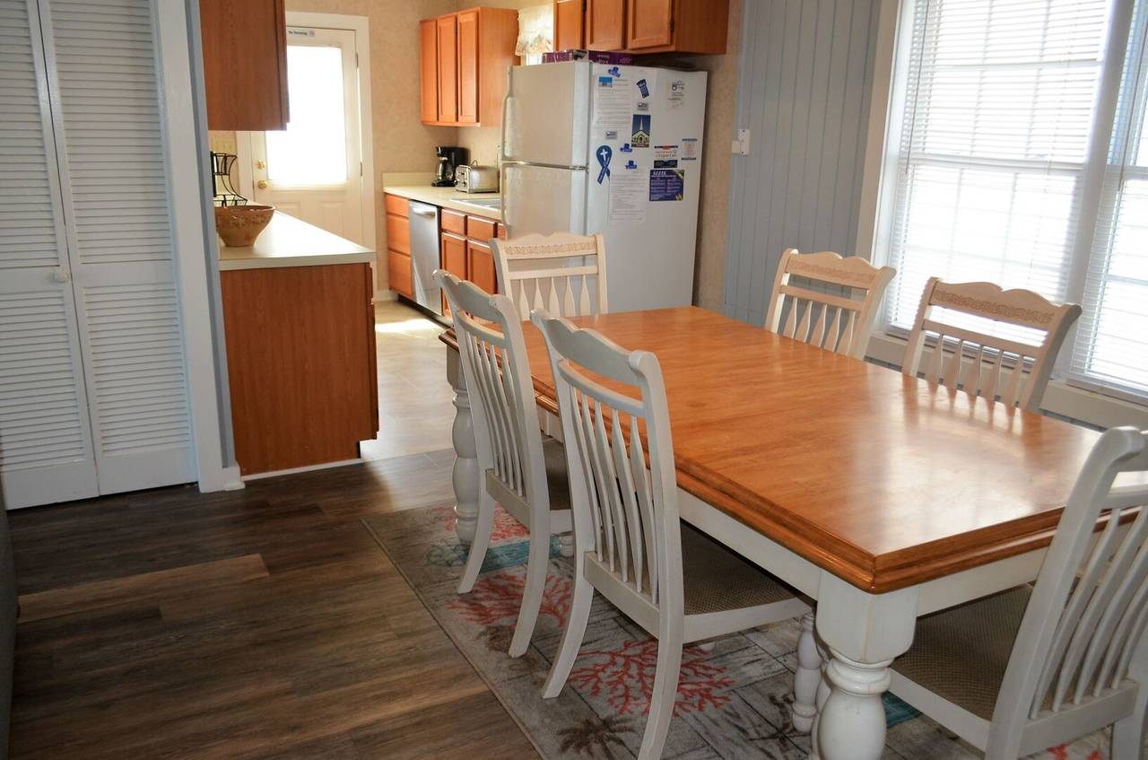 View to Kitchen View to Kitchen