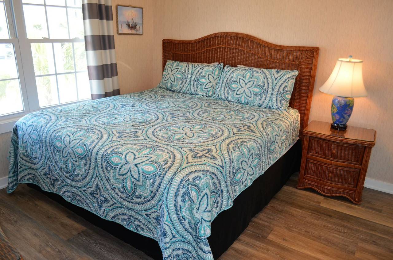 Bedroom 1 - King Bedroom 1 - King