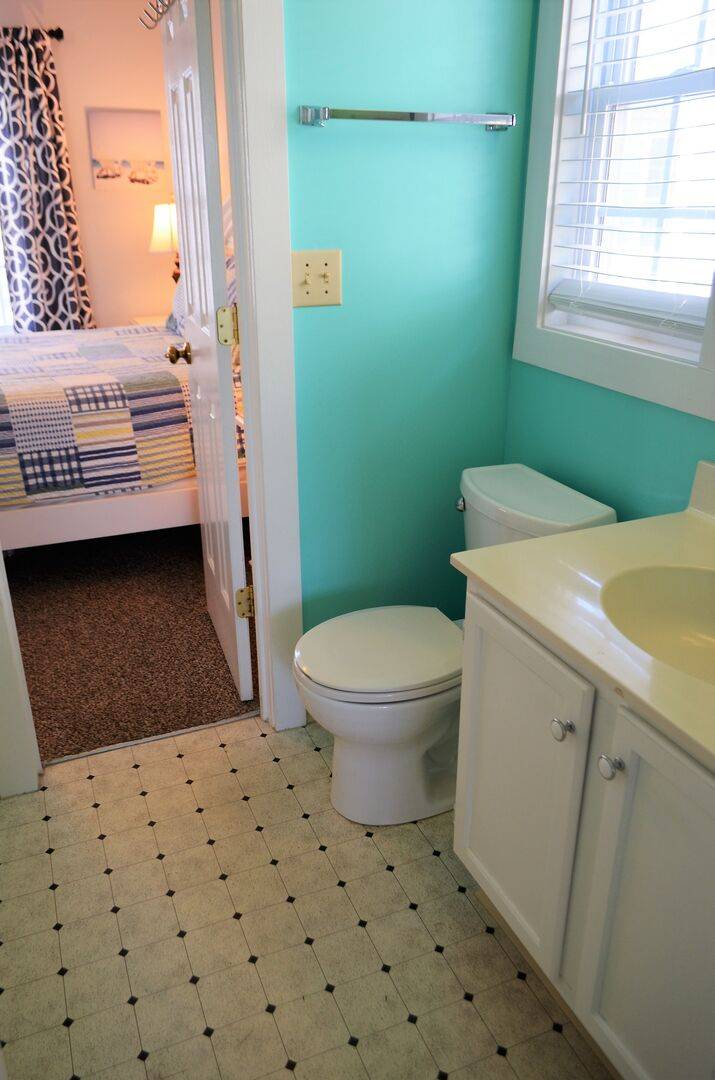 Jack & Jill Bathroom (Shared with Bedroom 2 & 3) with Jack & Jill Bathroom (Shared with Bedroom 2 & 3) with