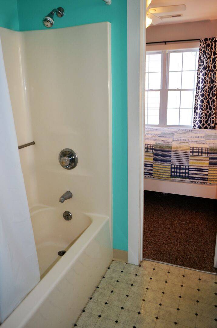 Tub/Shower Combo Tub/Shower Combo