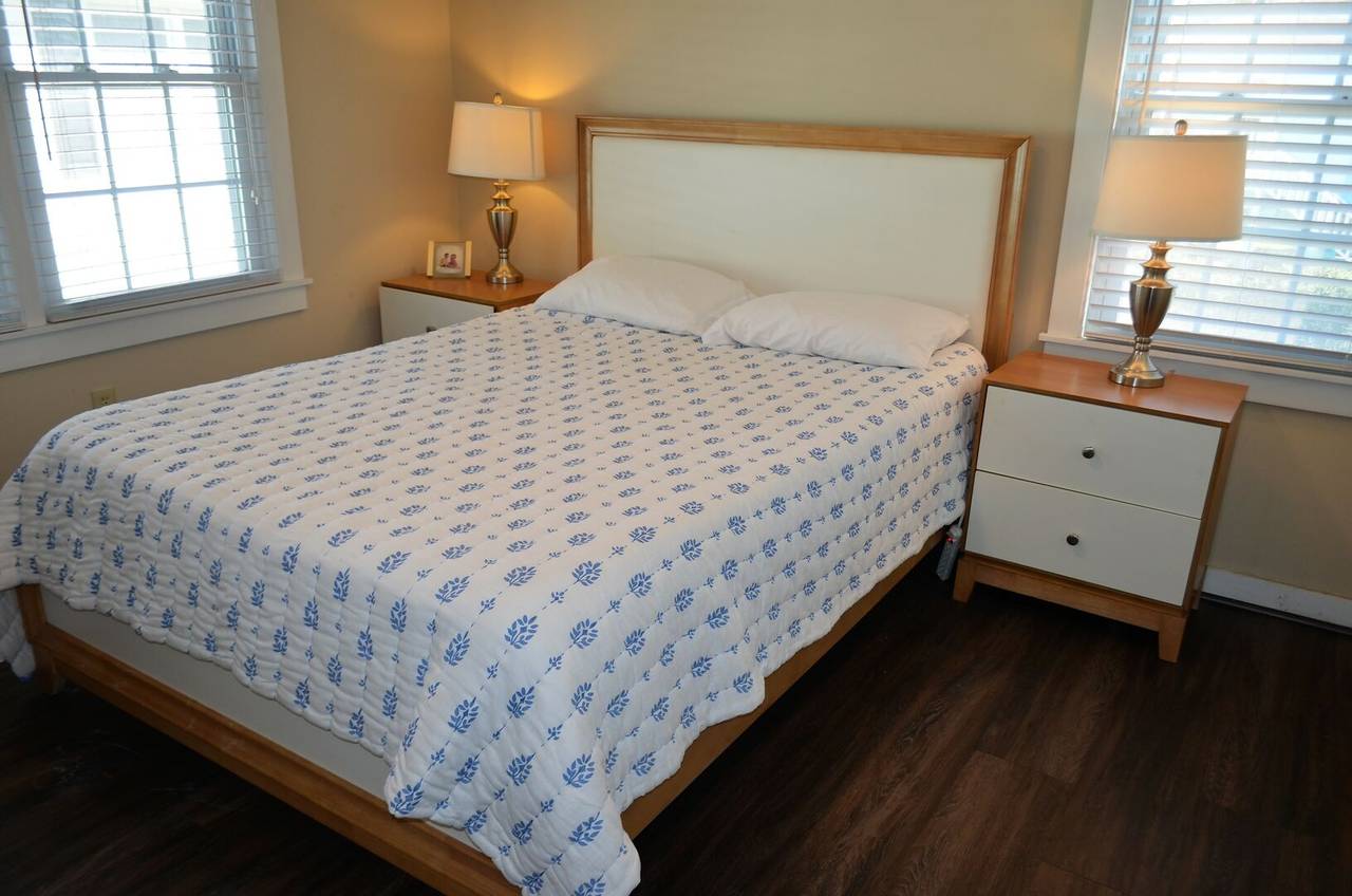 Bedroom 3 - 1 Queen Bed Bedroom 3 - 1 Queen Bed