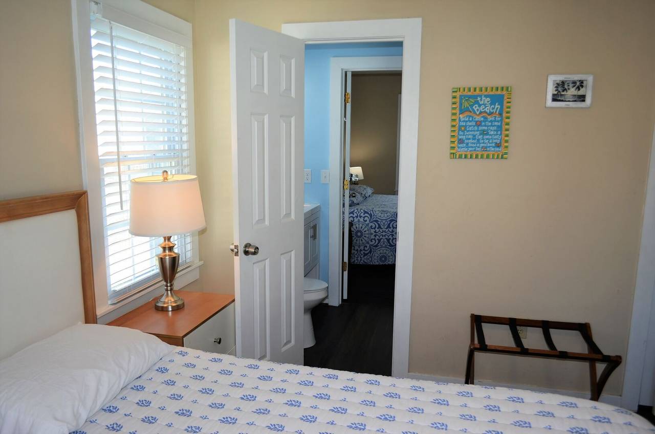 Entry to Jack & Jill Bathroom Entry to Jack & Jill Bathroom