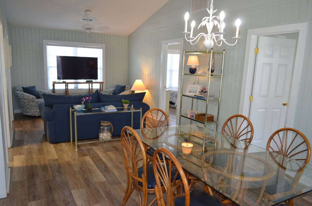 Open Living/Dining Space with Seating for 8 at Table Open Living/Dining Space with Seating for 8 at Table