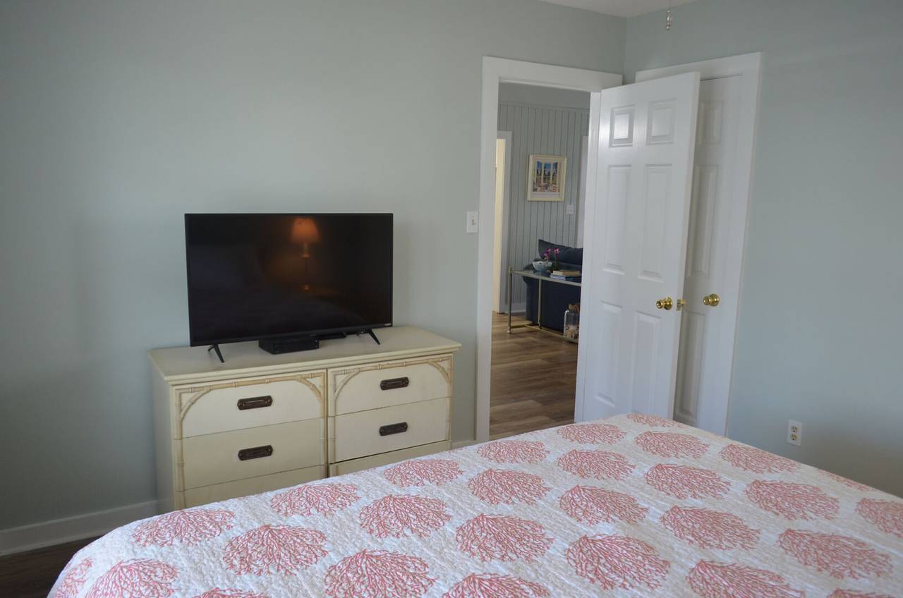 King Bed with TV King Bed with TV