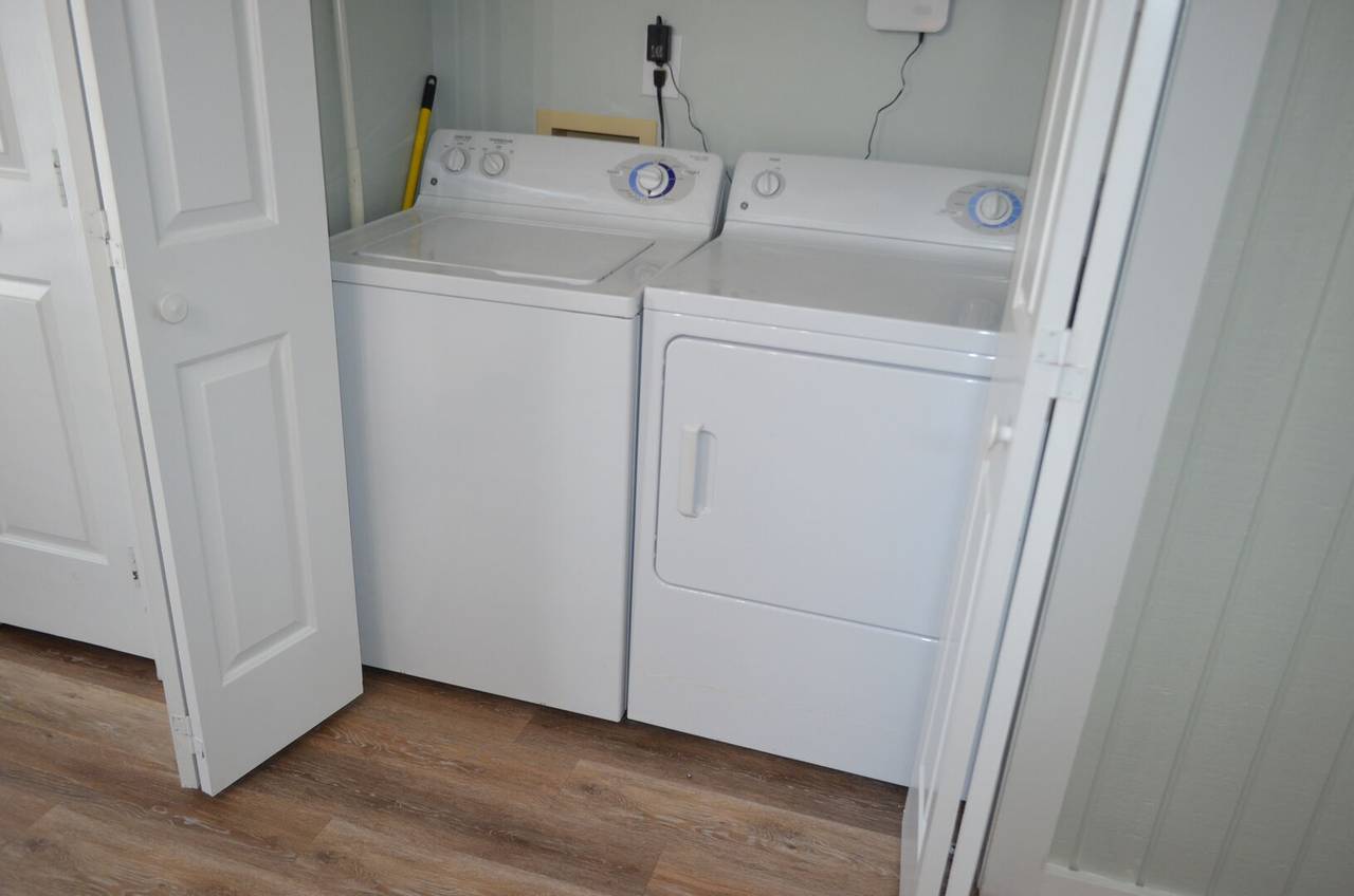 Full Size Washer and Dryer Full Size Washer and Dryer