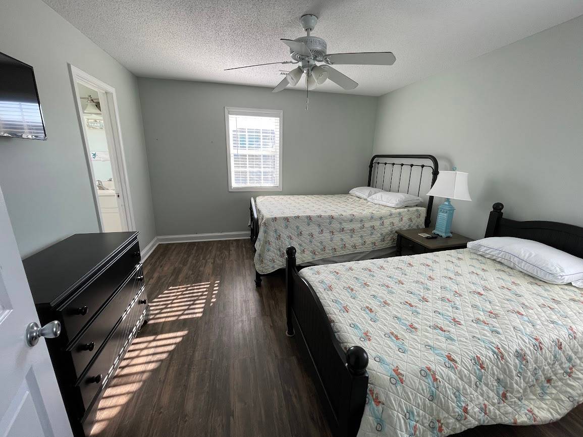 Bedroom 2 up (Queen and Single) Bedroom 2 up (Queen and Single)