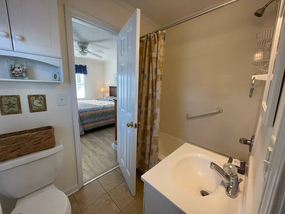 Bedrooms 2 and 4 shared bath Bedrooms 2 and 4 shared bath