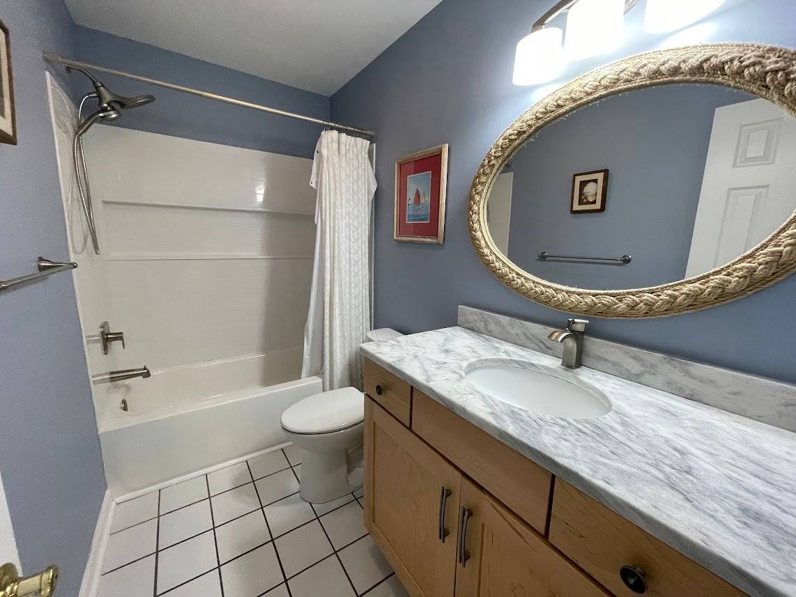 Down bath - hall access Down bath - hall access