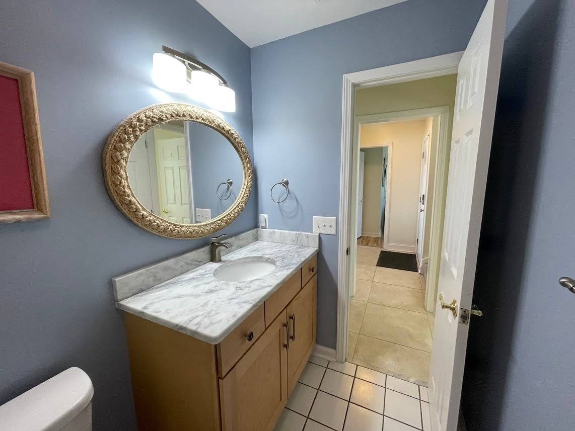 Down bath - hall access Down bath - hall access