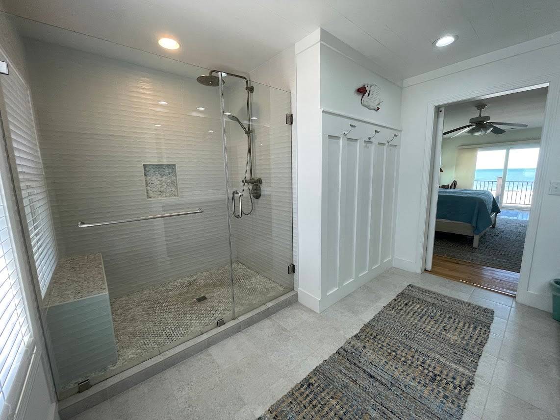 Master bath (with Bedroom 3) Master bath (with Bedroom 3)