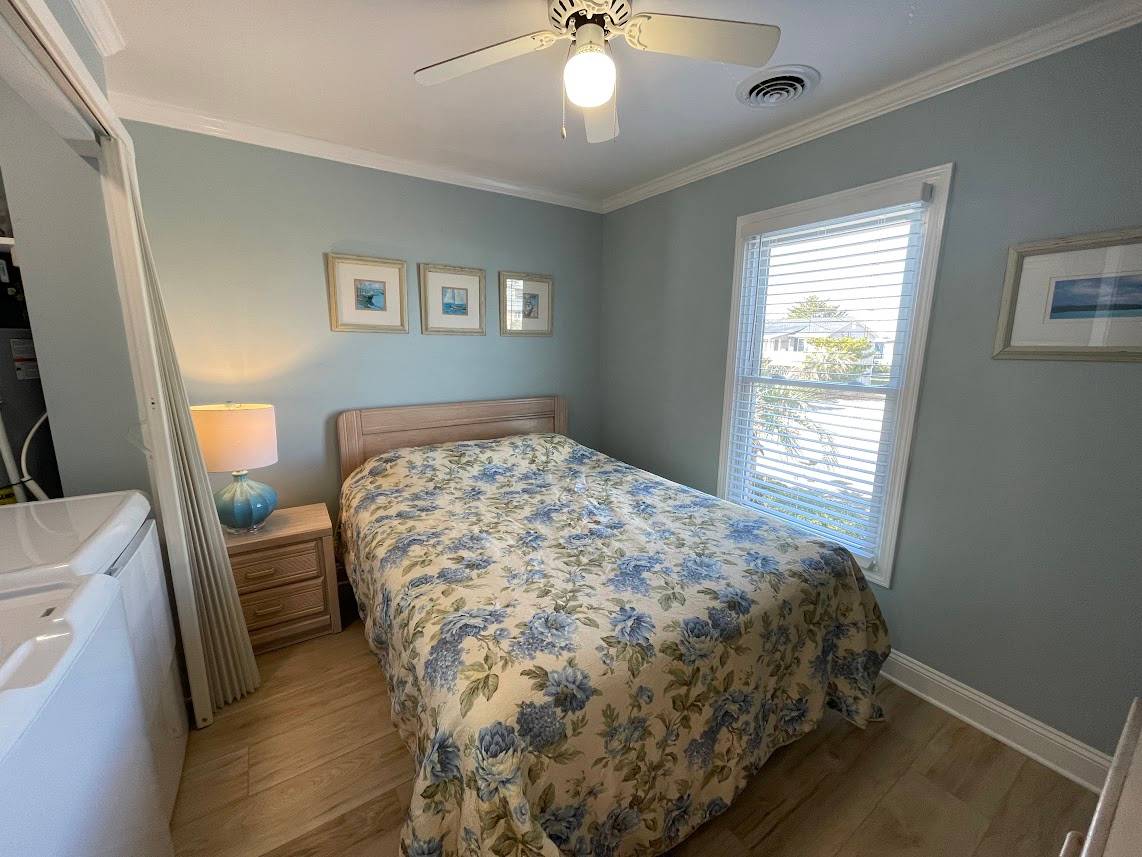 Bedroom 2 down (1 queen) Bedroom 2 down (1 queen)