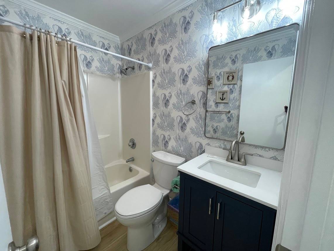 Down bath (hall access) Down bath (hall access)