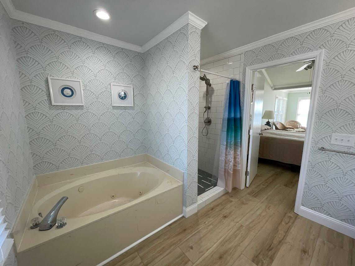 Private bath to bedroom 5 Private bath to bedroom 5