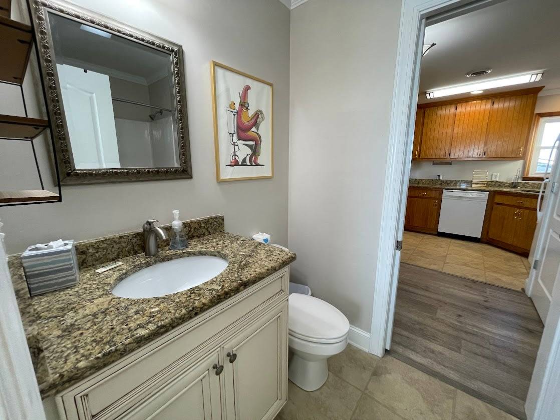 Bath 1 down - hall and bedroom 1 access Bath 1 down - hall and bedroom 1 access