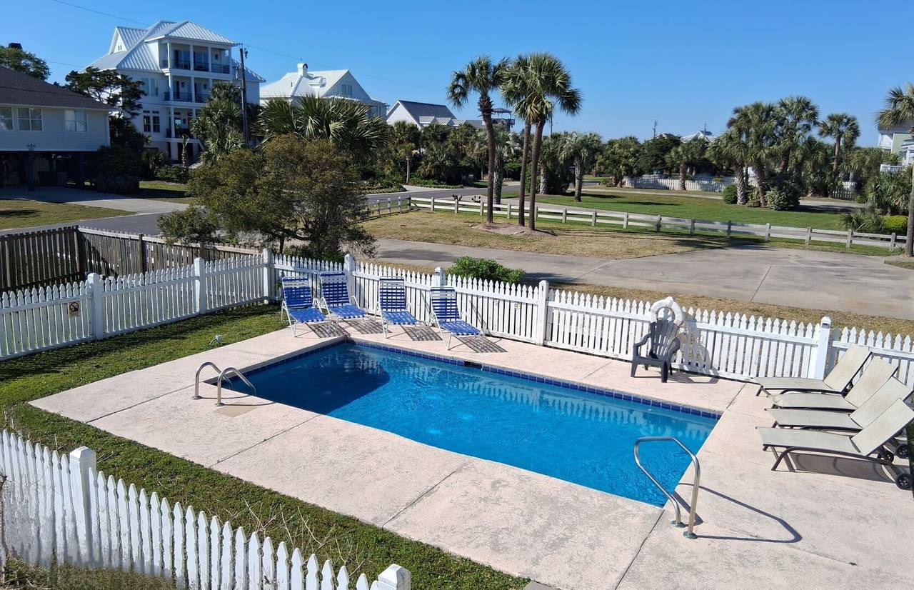 Private Pool Approx 24ft x 11ft Private Pool Approx 24ft x 11ft