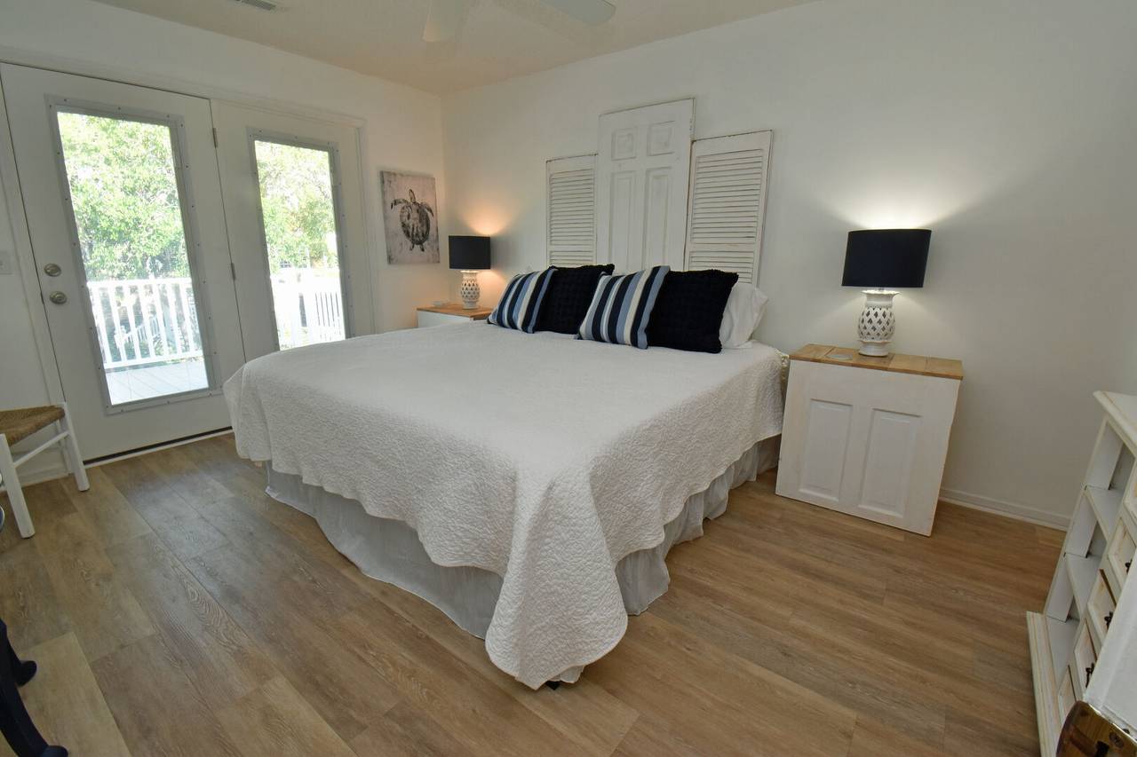 Bedroom 4 (King) Bedroom 4 (King)