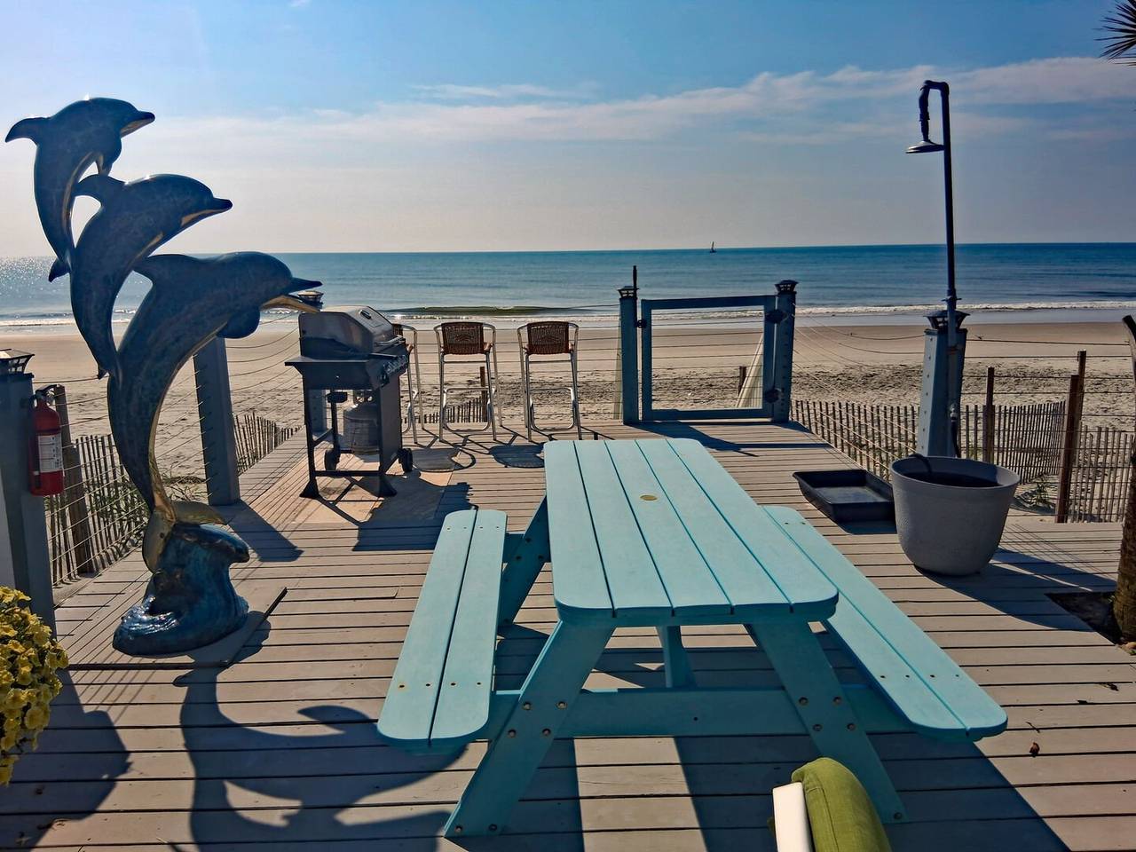 Amazing Views and an Outside Shower and Gas Grill! Amazing Views and an Outside Shower and Gas Grill!