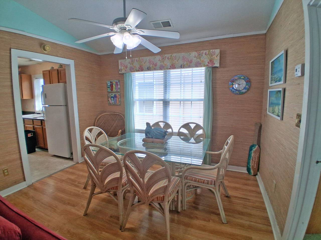 Dining Area Off The Kitchen Dining Area Off The Kitchen
