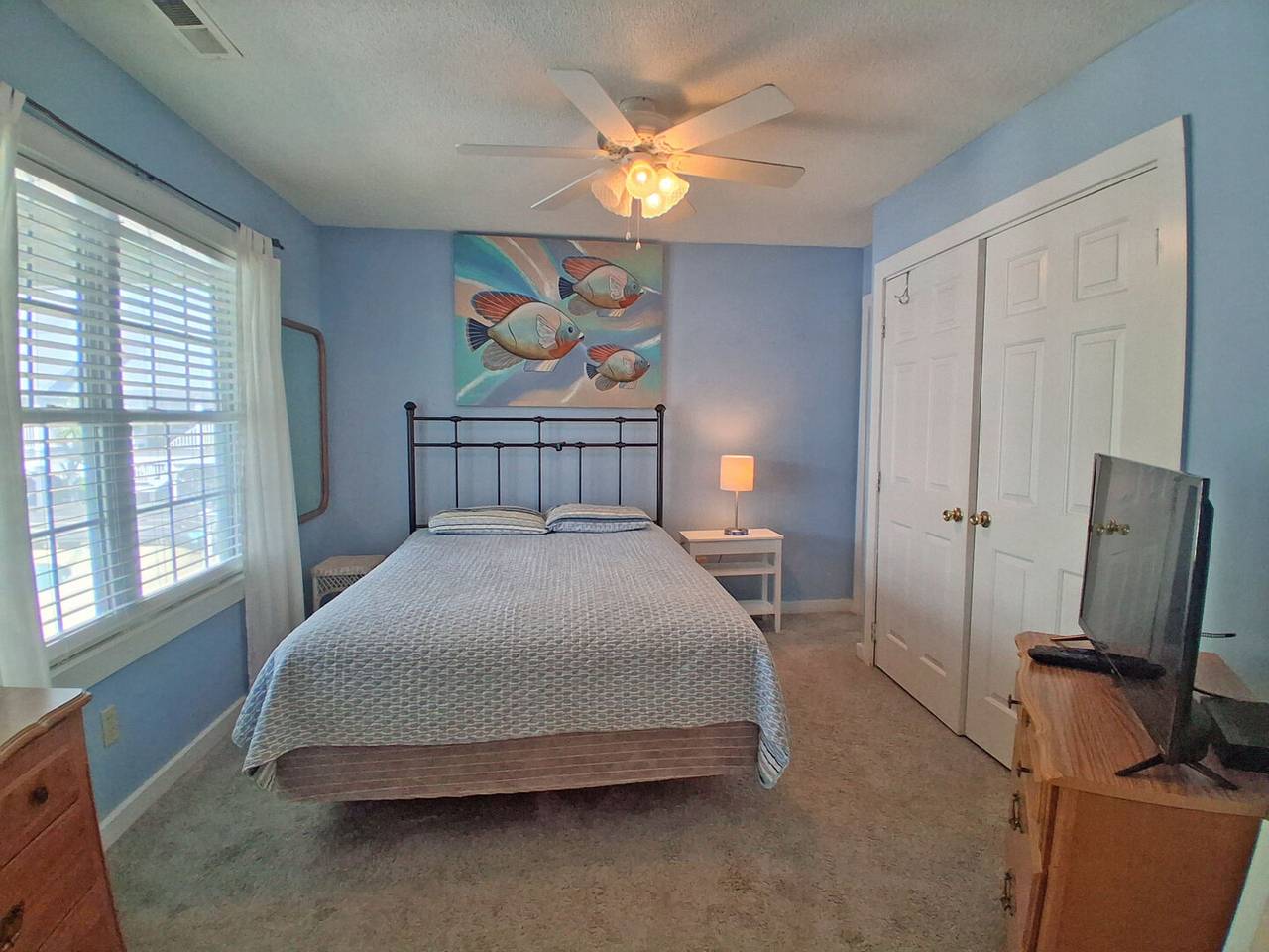 Bedroom 2 - 1 Queen Bed Bedroom 2 - 1 Queen Bed