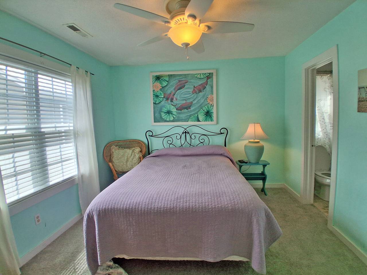 Bedroom 1 - 1 Queen Bed Bedroom 1 - 1 Queen Bed