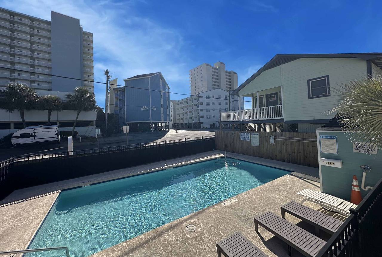 Go Swimming in the Community Pool Go Swimming in the Community Pool