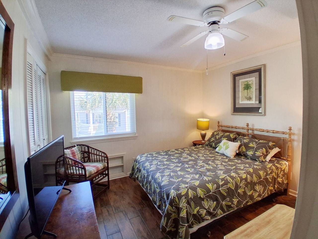 Bedroom 1 - 1 Queen Bed Bedroom 1 - 1 Queen Bed