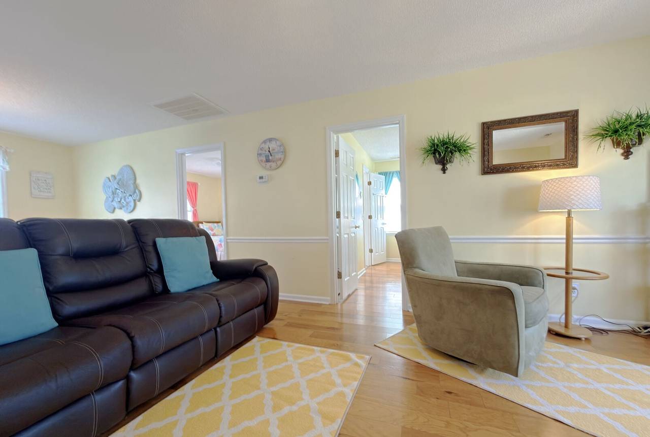Access to Bedroom 2 & 3 Access to Bedroom 2 & 3