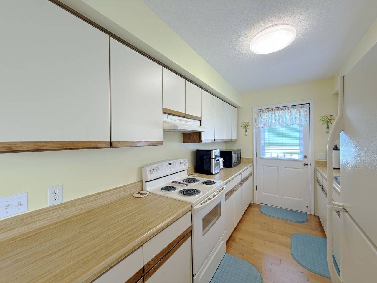Well Equipped (side door access - great for unloading groceries). Well Equipped (side door access - great for unloading groceries).