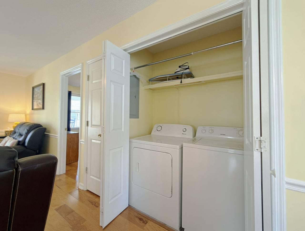 Laundry (between kitchen & bedroom 1) Laundry (between kitchen & bedroom 1)