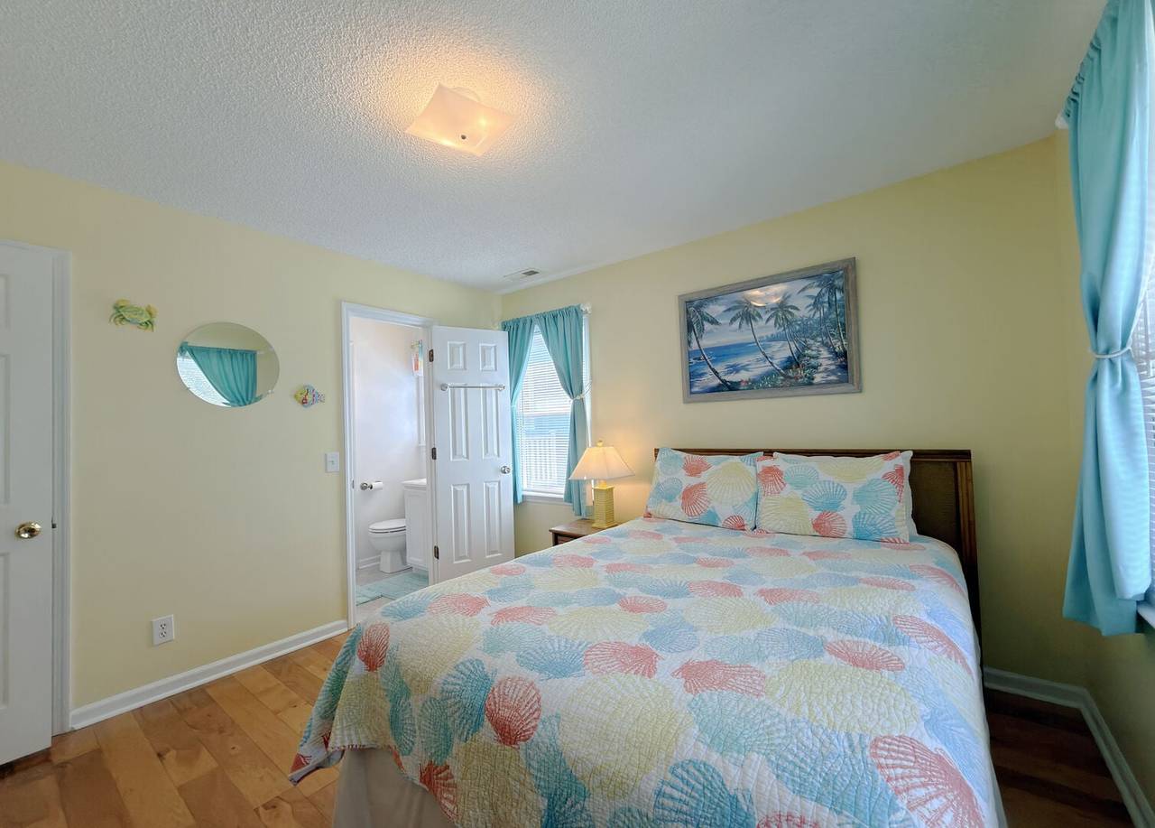 Access to Jack & Jill Bathroom (shared between bedroom 2 & 3) Access to Jack & Jill Bathroom (shared between bedroom 2 & 3)