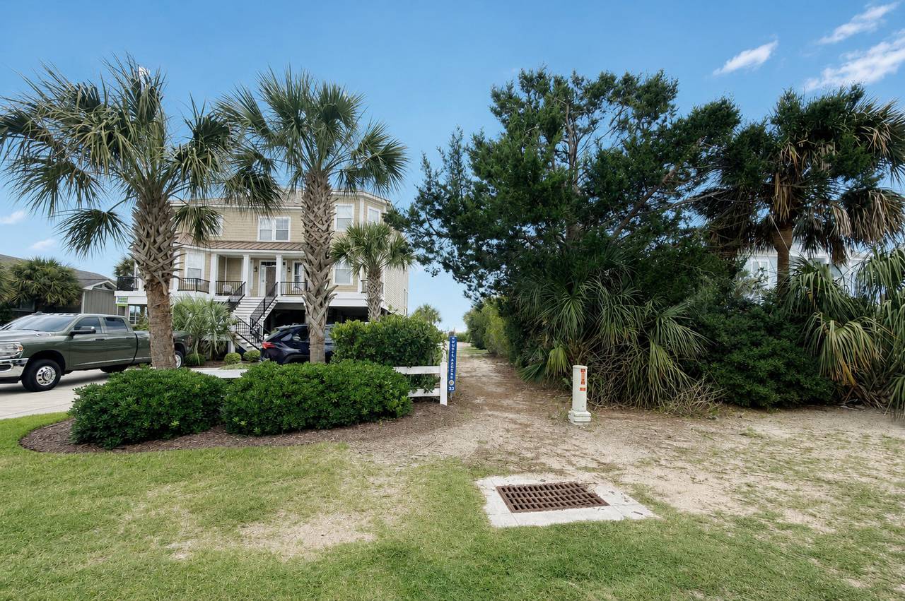 Beach Access 33 - Across the Street Beach Access 33 - Across the Street