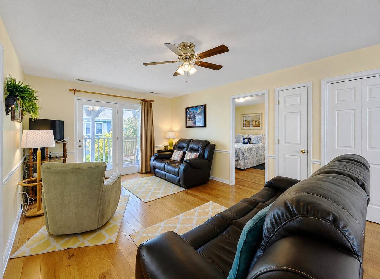 Lots of room to hang out. Lots of room to hang out.