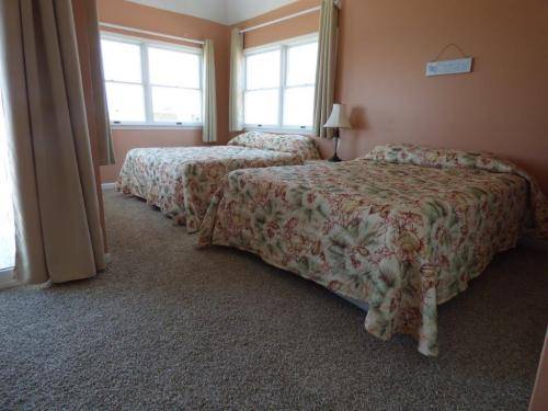 Bedroom 2 up - 2 Doubles Bedroom 2 up - 2 Doubles