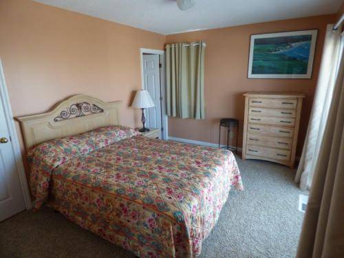 Bedroom 1 down - King Bedroom 1 down - King