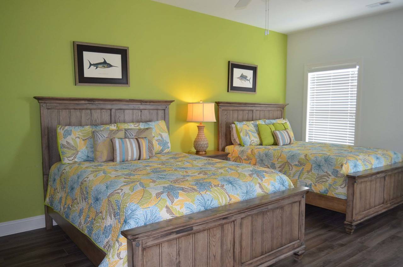 Bedroom 3 Up - 2 Queens Bedroom 3 Up - 2 Queens