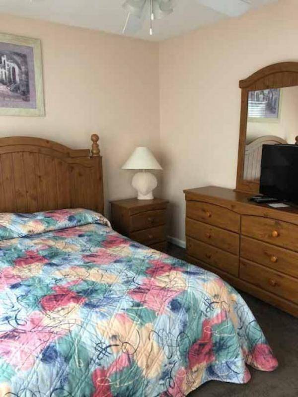 Bedroom 4 Up - 1 Queen Bed Bedroom 4 Up - 1 Queen Bed