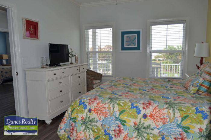 Relax & watch TV in bed. Relax & watch TV in bed.