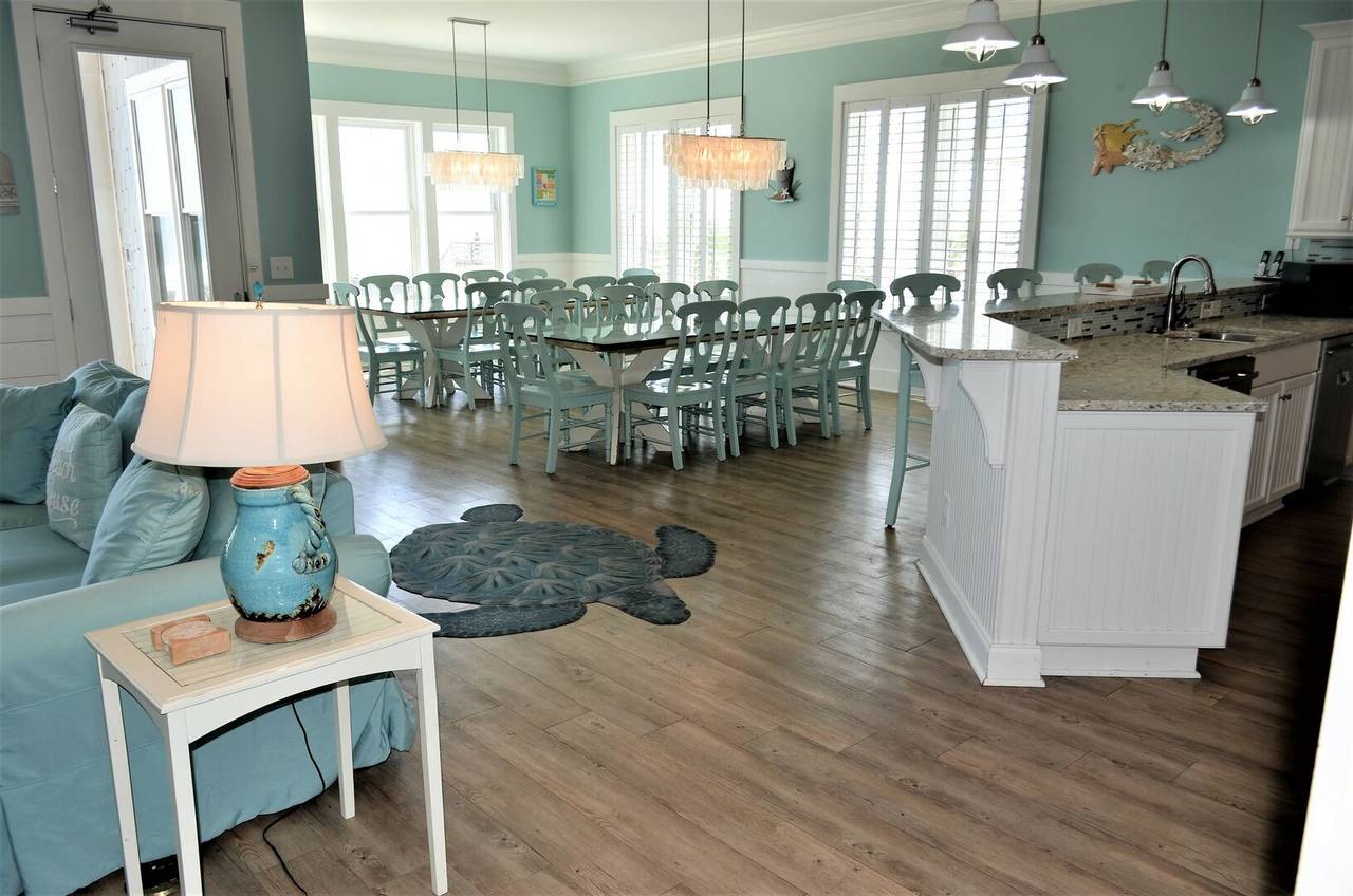 Two large tables for the whole family to dine inside. Two large tables for the whole family to dine inside.